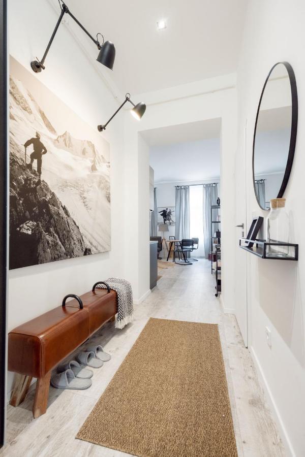 Two-bedroom Next To Music Academy Apartment *